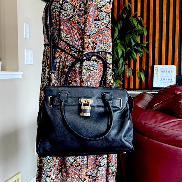 Danier Leather Black Shoulder Bag/ Purse - Picture 2 of 15